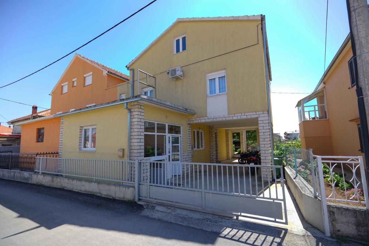Apartment Jardin With Free Cowered Parking Zadar Exterior photo