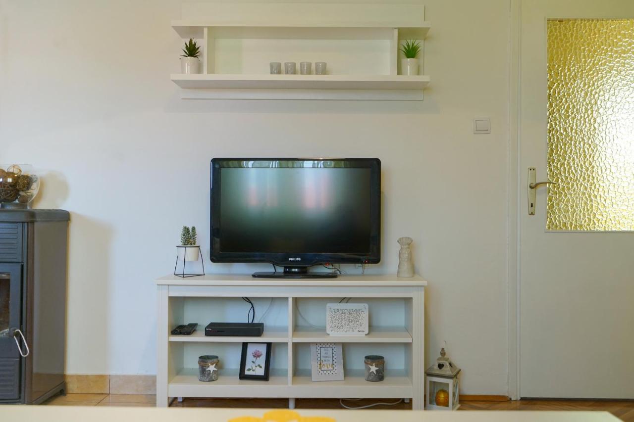 Apartment Jardin With Free Cowered Parking Zadar Exterior photo